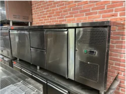 kølebord med 3 låger og 2 skuffer, brugt - 14 dages garanti. Du kan tilkøbe 12 mdr. for 799 kr.