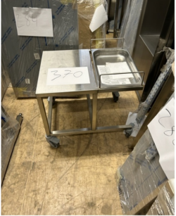 RESTSALG: Rullebord med plads til GN Bakke