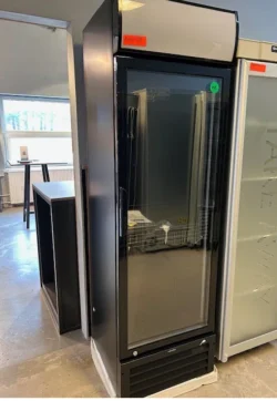 flaskekøleskab fra Basic, demomodel - 14 dages garanti. Du kan tilkøbe 12 mdr. for 799 kr.