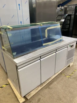 Saladette model BASIC med mindre kosmetiske fejl