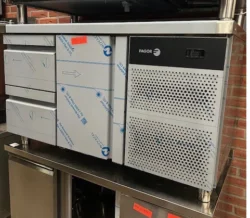 kølebord fra Fagor med 1 låge og 2 skuffer, demomodel- 14 dages garanti. Du kan tilkøbe 12 mdr. for 799 kr.