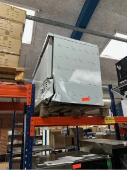 Kølebord med 3 låger og kompressor i bunden, demomodel