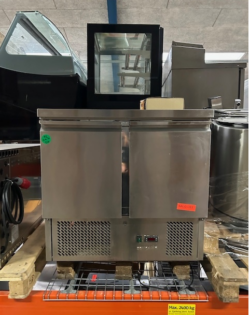 Kølebord med 2 låger fra GGM Gastro, brugt