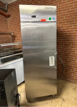 snowflake industrifryseskab, brugt - 14 dages garanti. Du kan tilkøbe 12 mdr. for 799 kr.