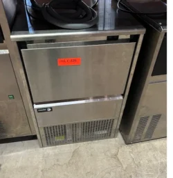 Isterningemaskine fra Fagor model efice 70, brugt - 14 dages garanti. Du kan tilkøbe 12 mdr. for 799 kr.