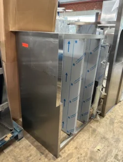 stålbord med 2 underhylder 1360x700x900