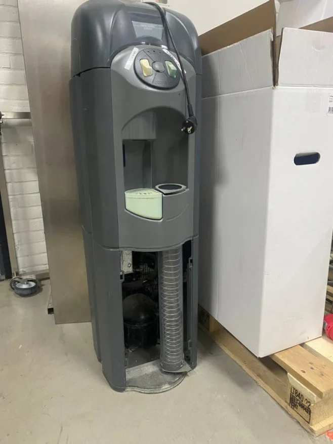 Vanddispenser brugt uden frontcover brugt